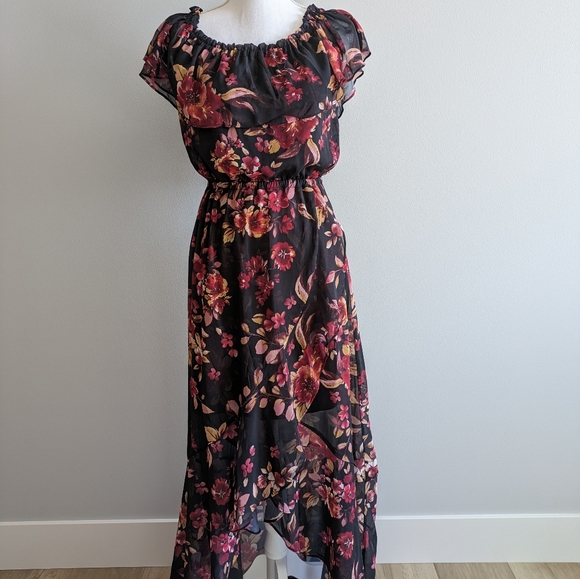 Threads & States maxi dress size small, black background with floral print - Picture 7 of 8